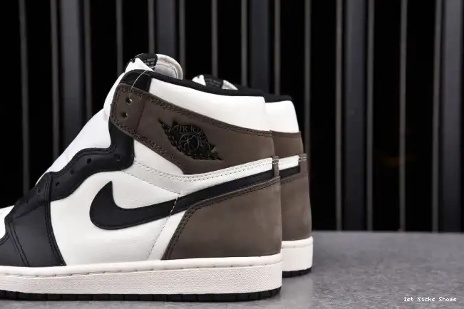 1st Kicks 555088-105 AIR RETRO MOCHA JORDAN HIGH DARK 1 0501